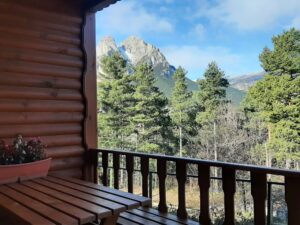 Terrassa bungalous petits amb vistes al Pedraforca